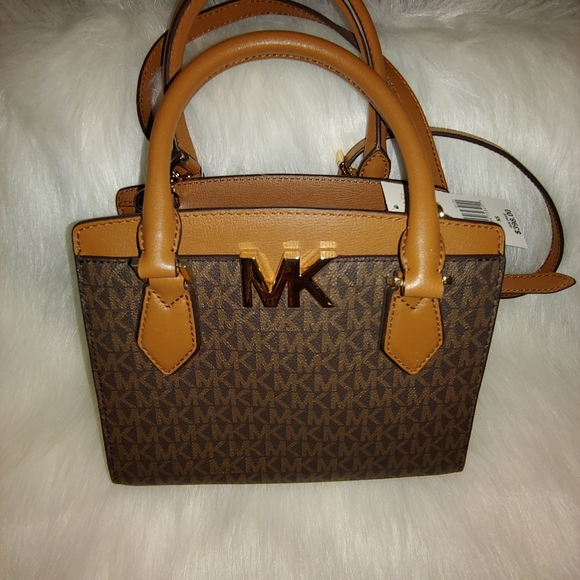 Michael Kors Handbags - NWT Michael Kors Mott Messenger Bag